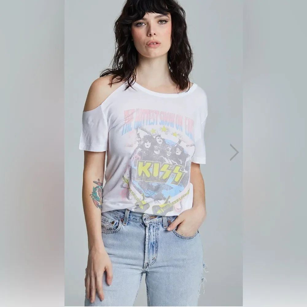 Recycle Karma Kiss shirt The hottest show on Earth cold shouldered cut out New M